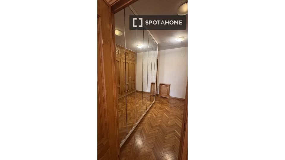 Double room Valencia, 5 beds, 240m² — photo 13