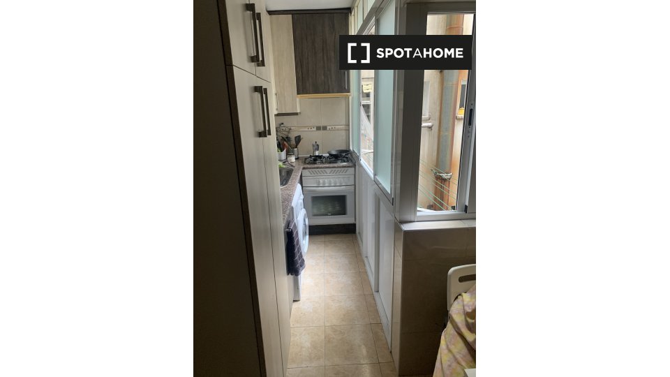 Double room Madrid, 4 beds, 12m² — photo 2