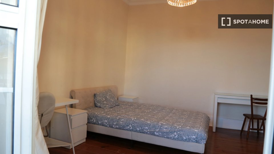 Double room Lisbon, 6 beds — photo 11