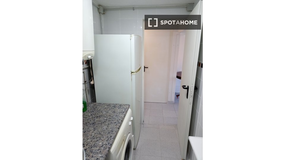 Double room Madrid, 3 beds, 50m² — photo 7