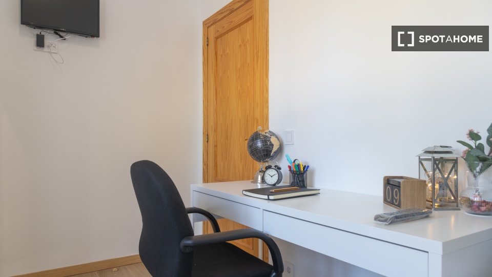 Double room Madrid, 5 beds — photo 3