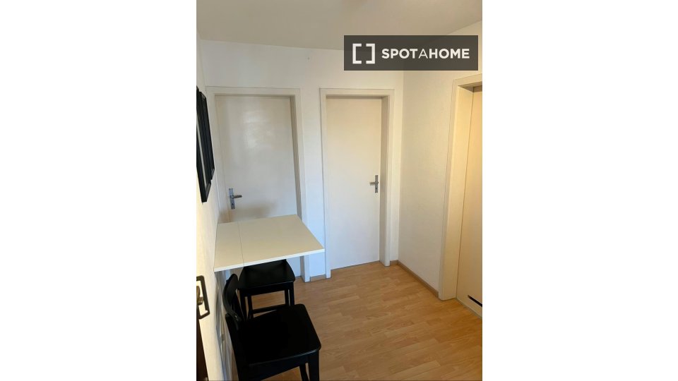 Double room Stuttgart, 3 beds, 80m² — photo 4