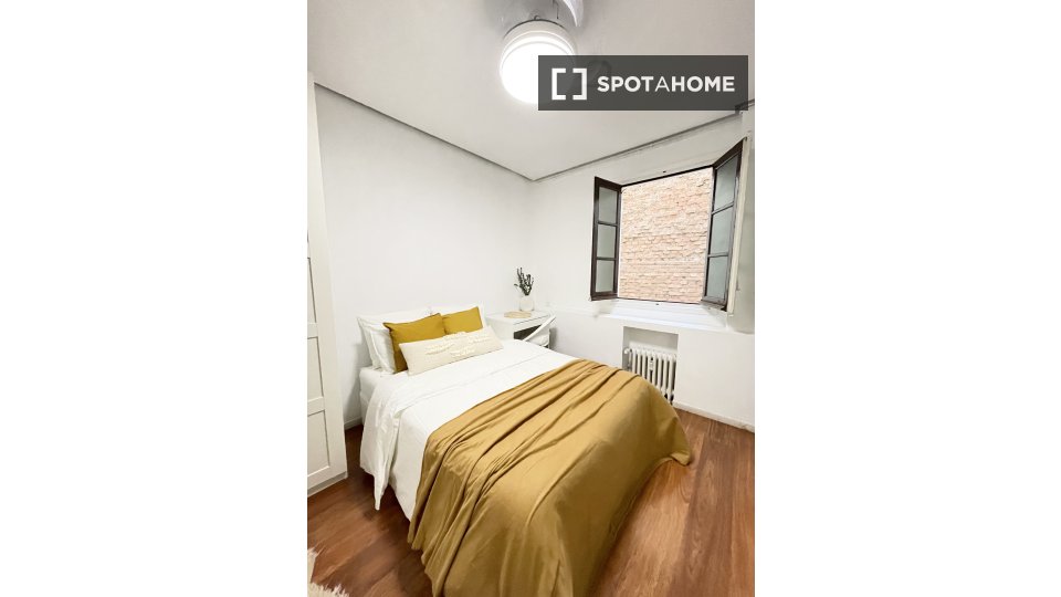 Double room Madrid, 6 beds — photo 12