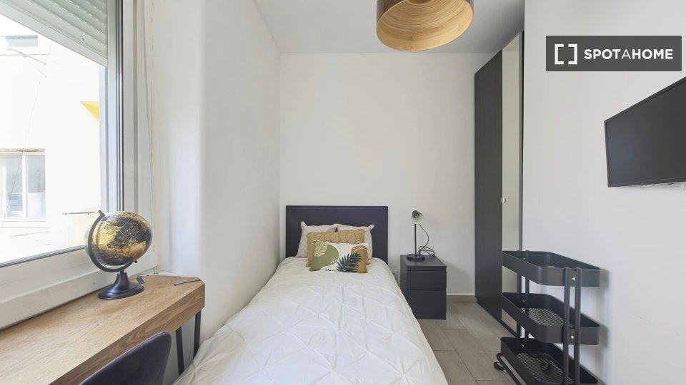 Double room Lisbon, 6 beds — photo 11