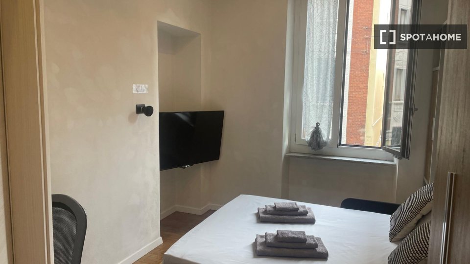 Double room Turin, 3 beds, 85m² — photo 11