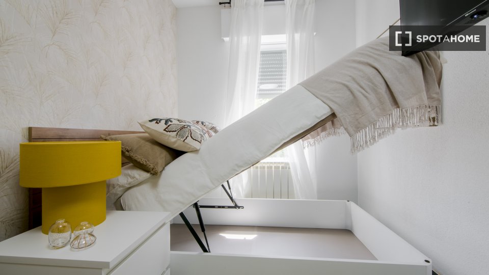 Double room Madrid, 5 beds — photo 46