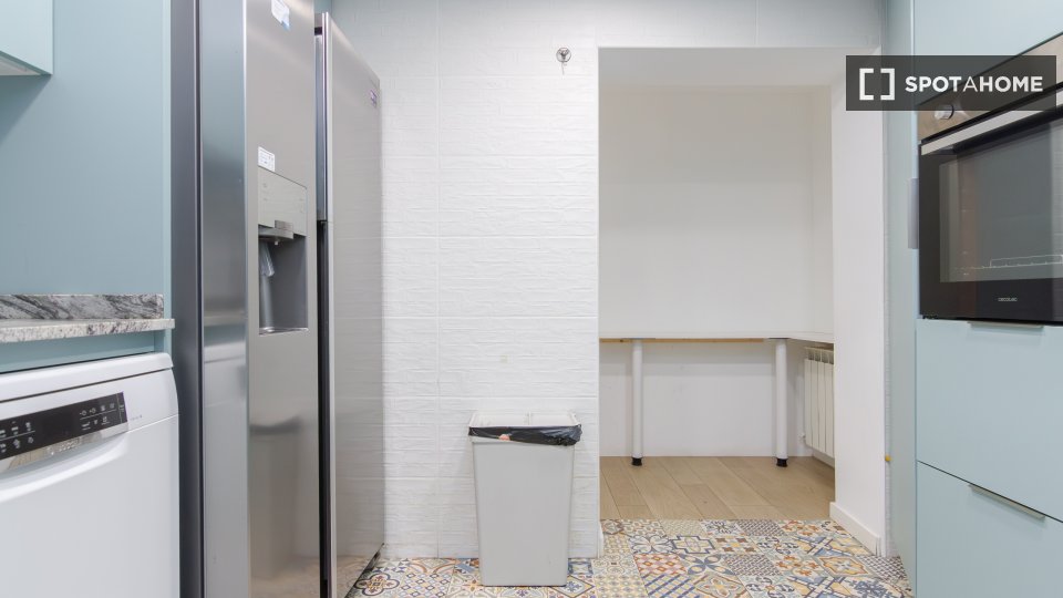 Double room Madrid, 6 beds — photo 74