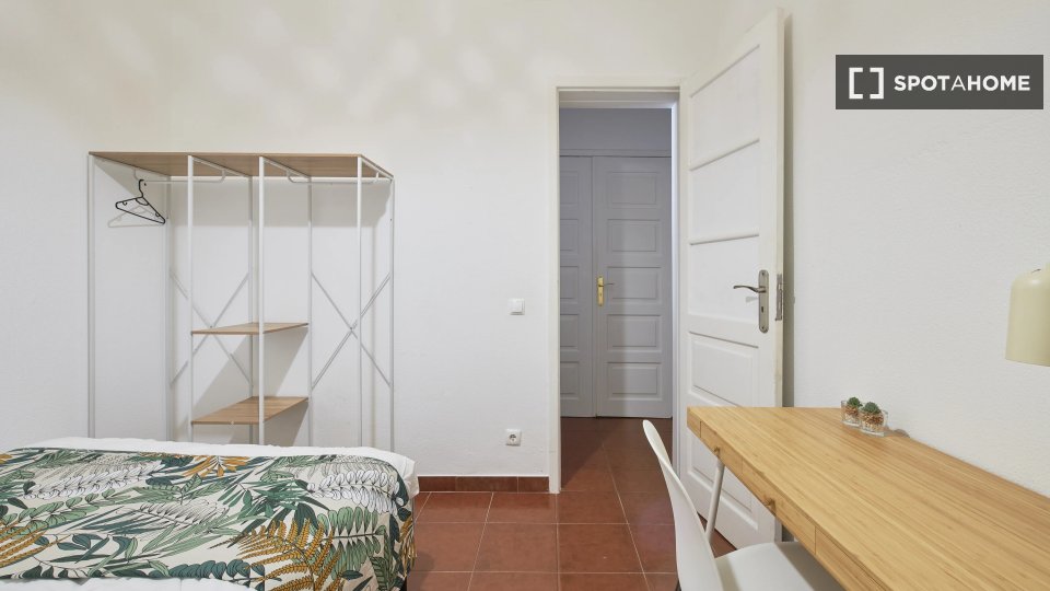 Double room Lisbon, 4 beds — photo 12