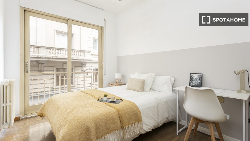 Double room Barcelona, 6 beds, 92m² — photo 8