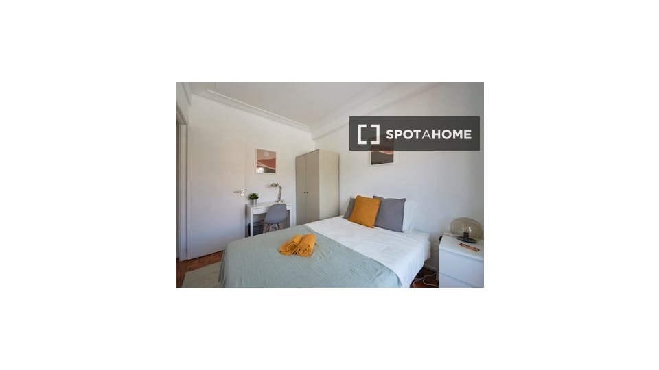 Double room Lisbon, 6 beds — photo 8