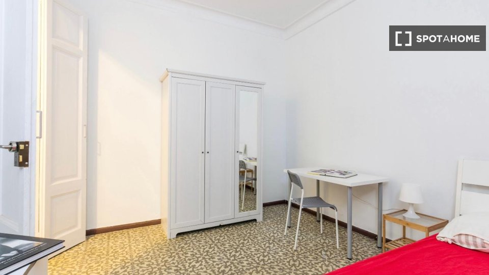 Double room Barcelona, 6 beds, 100m² — photo 1