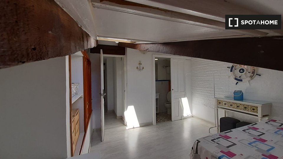 Double room Valencia, 3 beds, 90m² — photo 5