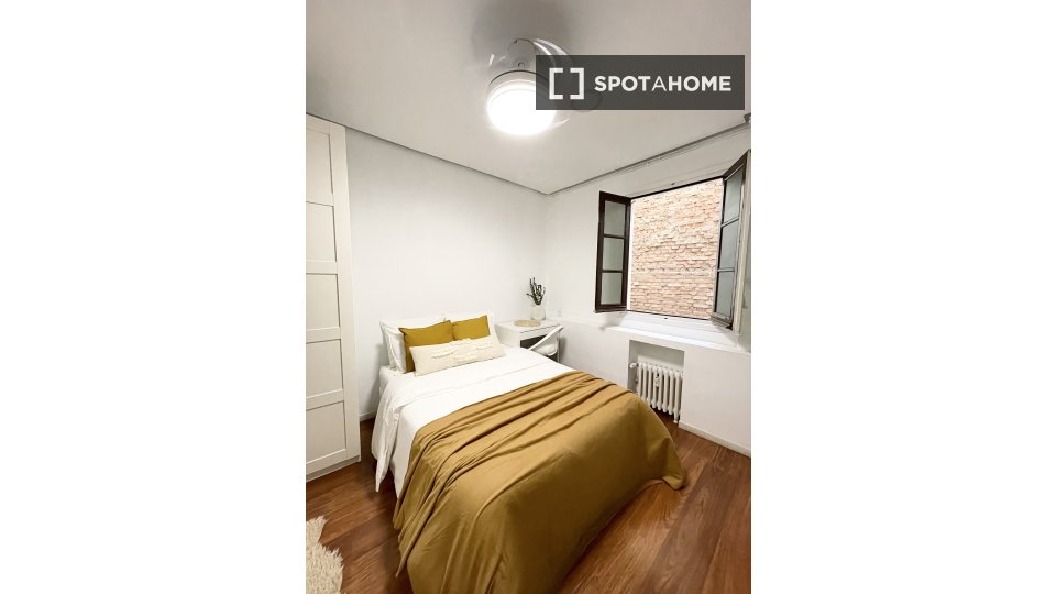 Double room Madrid, 6 beds — photo 10