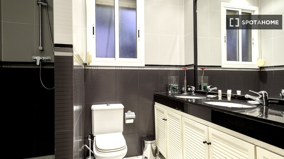 Apartment Barcelona, 2 beds, 63m² — photo 9