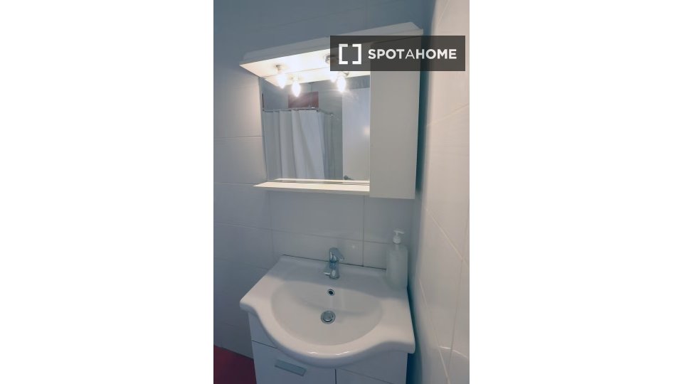 Double room Athens, 4 beds — photo 7