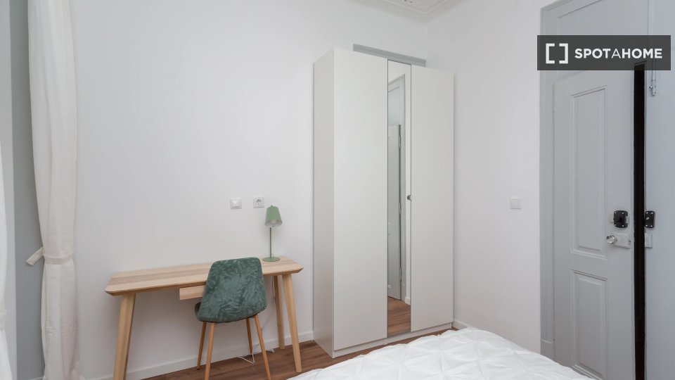 Double room Lisbon, 6 beds — photo 12