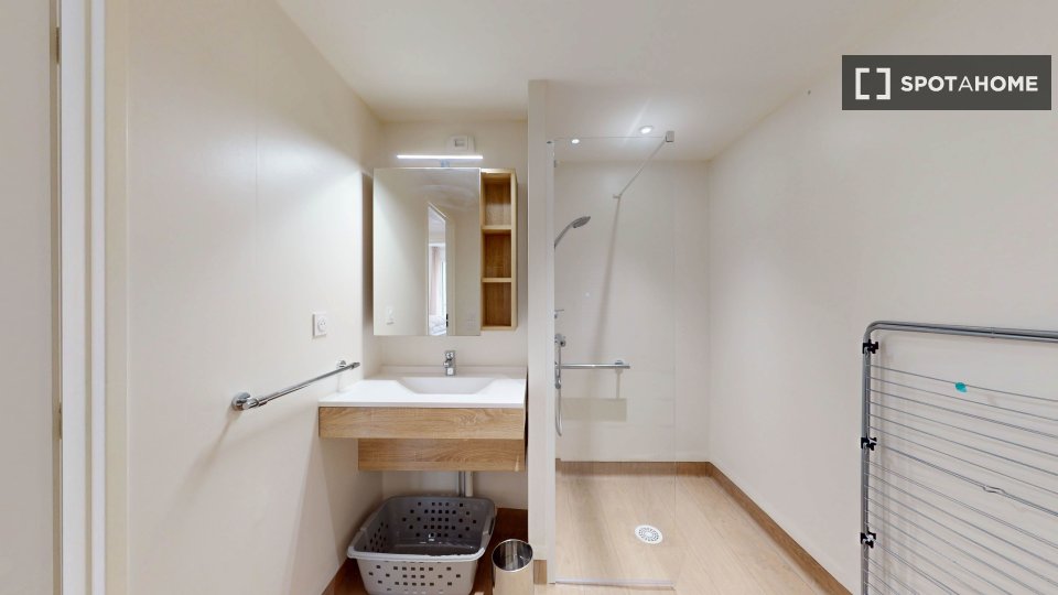 Double room Paris, 2 beds — photo 15