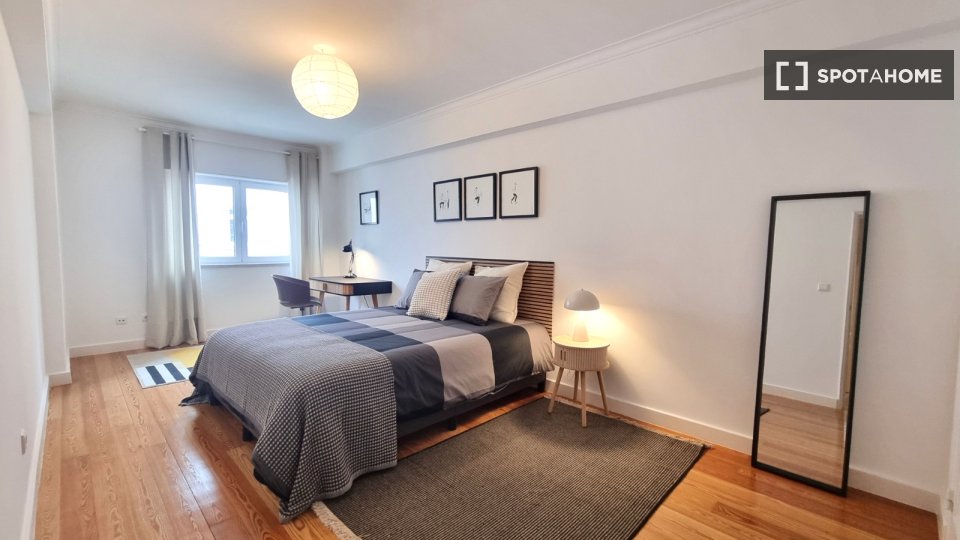Double room Lisbon, 5 beds, 210m² — photo 4