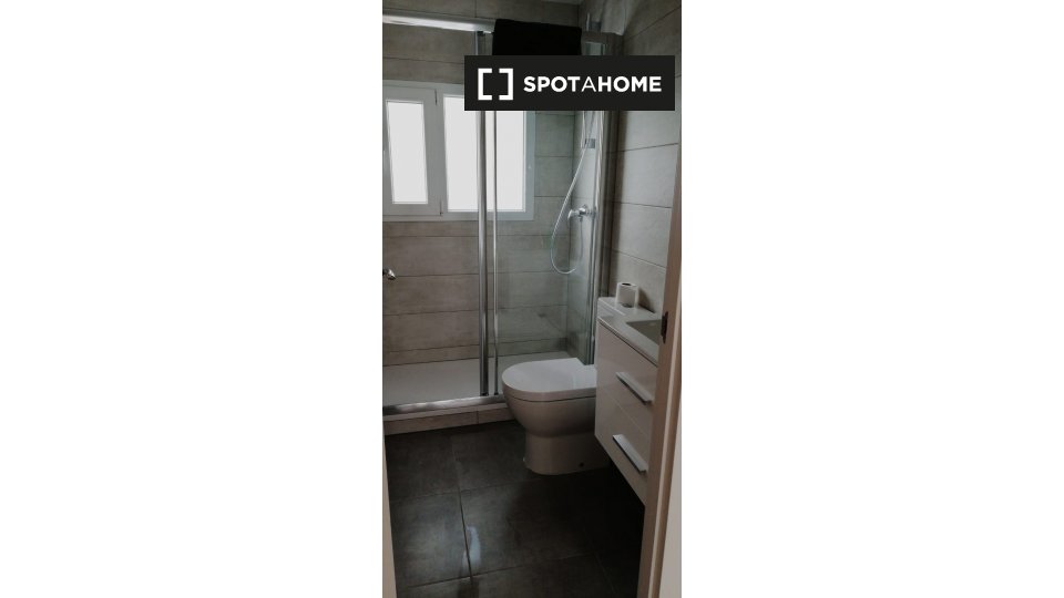 Double room Valencia, 3 beds, 90m² — photo 6