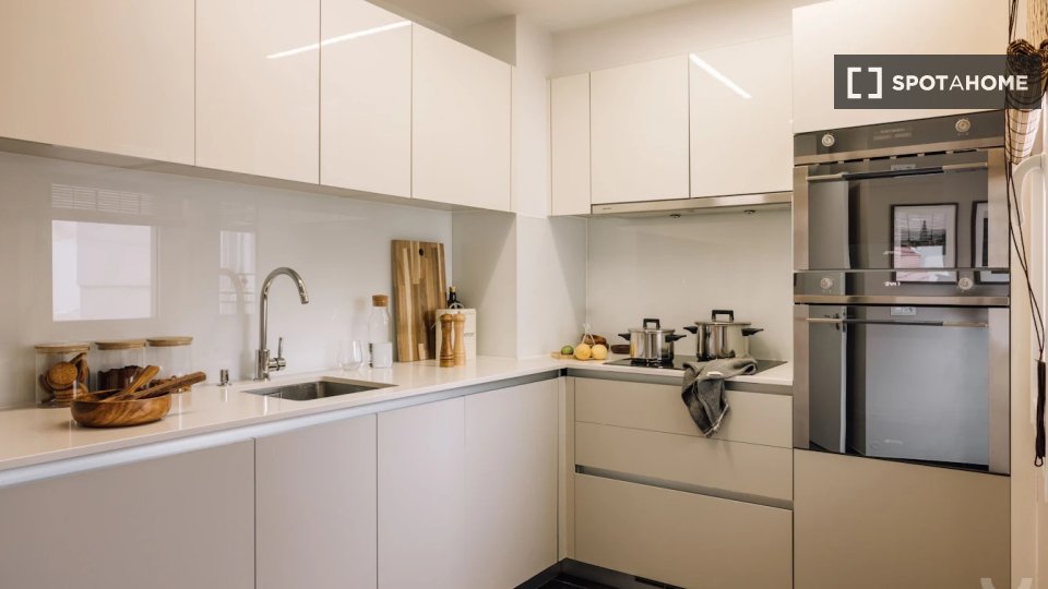 Apartment Lisbon, 1 bed, 64m² — photo 16