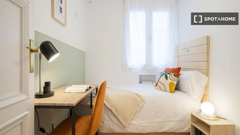 Double room Madrid, 5 beds — photo 17