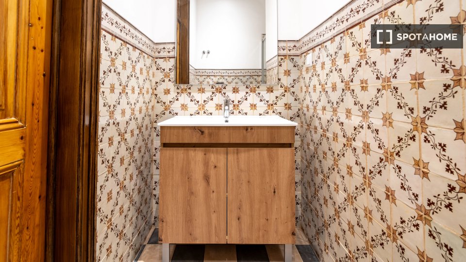 Double room Lisbon, 9 beds — photo 14