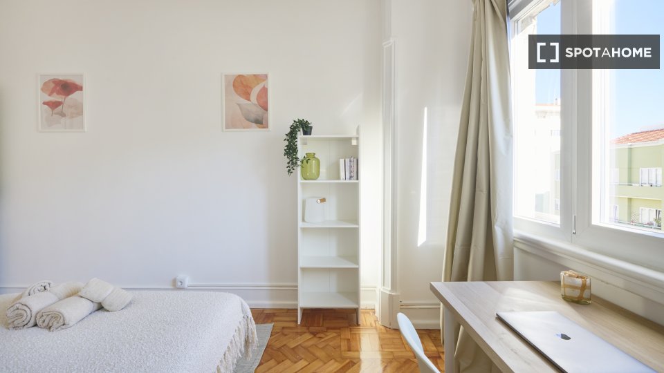 Double room Lisbon, 11 beds — photo 42