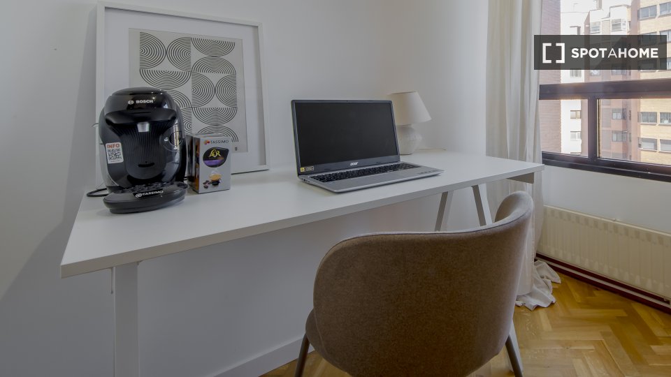 Double room Madrid, 6 beds, 150m² — photo 5