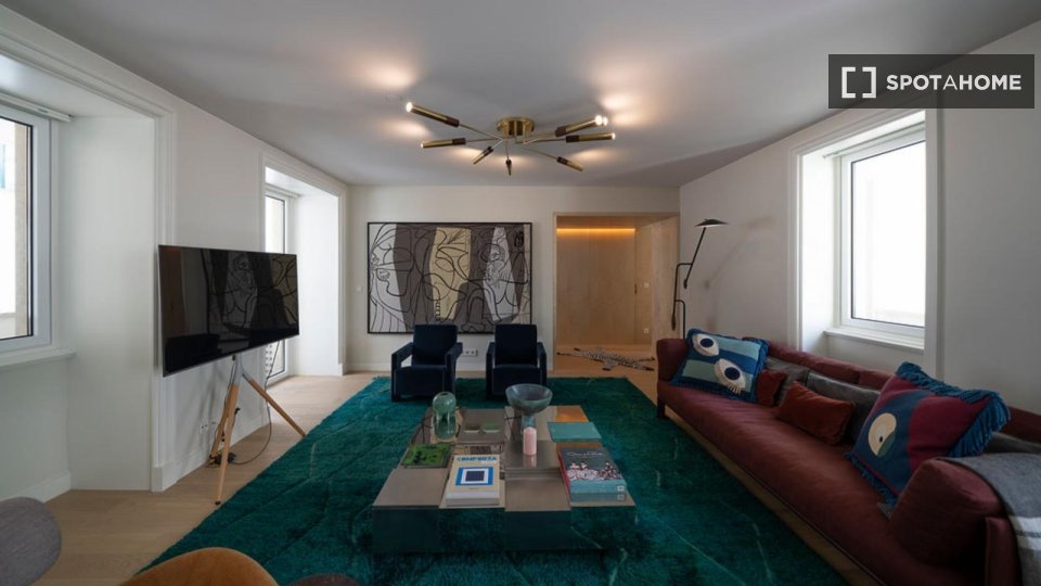 Apartment Lisbon, 2 beds, 101m² — photo 18
