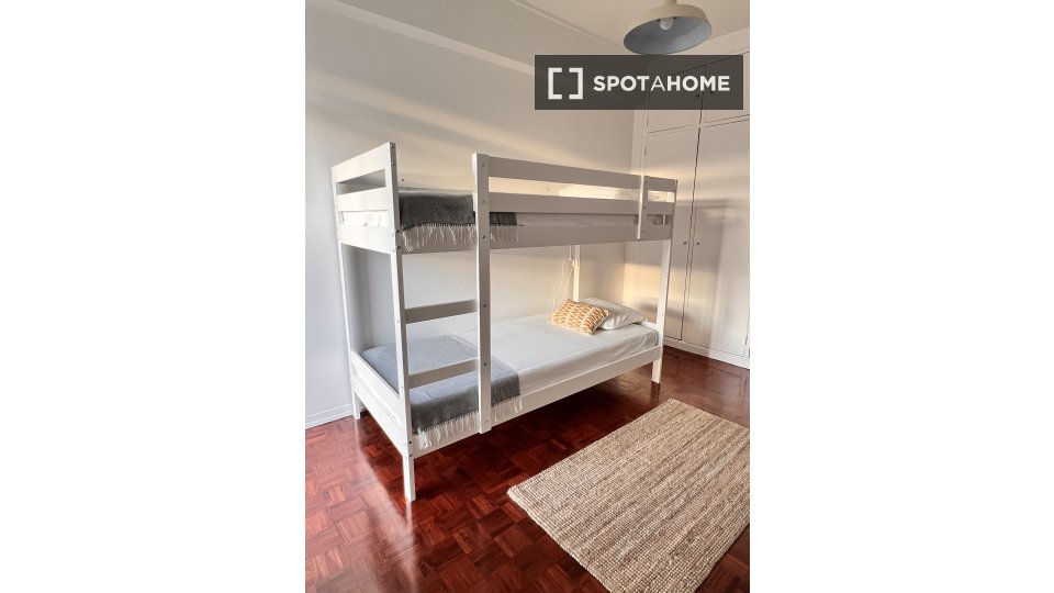 Double room Lisbon, 6 beds — photo 18