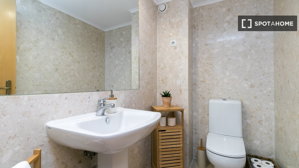 Apartment Lisbon, 2 beds, 100m² — photo 5