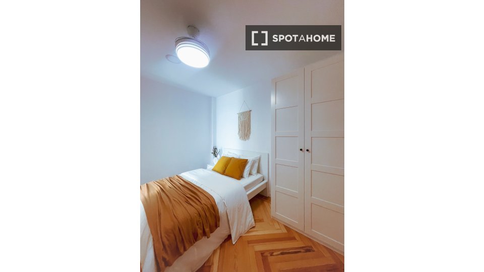 Double room Madrid, 6 beds — photo 14