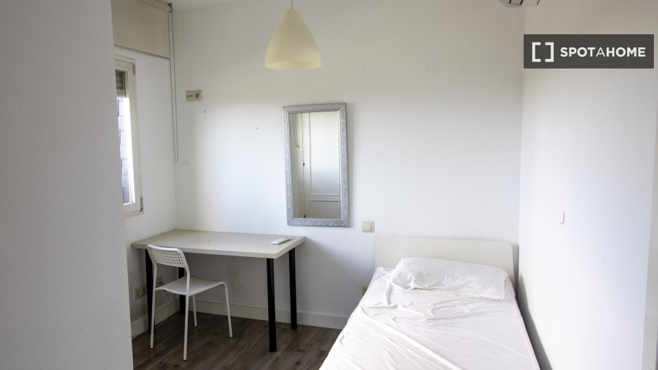 Double room Madrid, 15 beds — photo 13