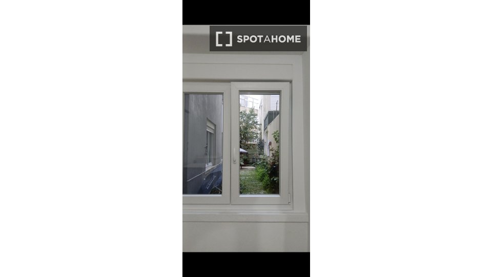 Double room Lisbon, 3 beds, 70m² — photo 6