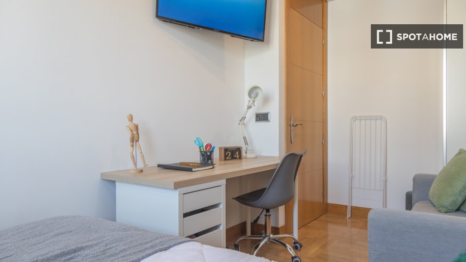 Double room Madrid, 5 beds — photo 11