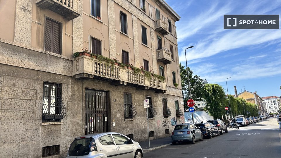 Apartment Milan, 1 bed, 58m² — photo 2