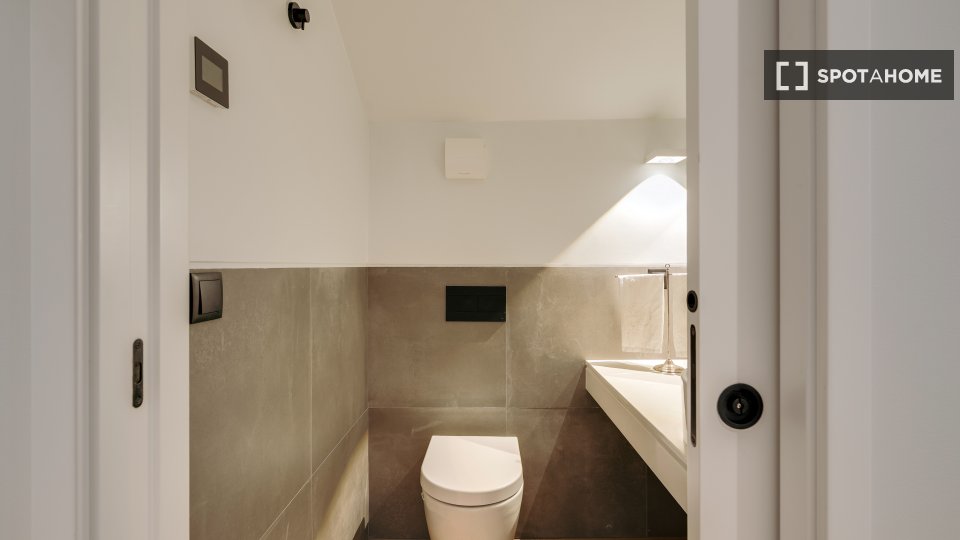 Apartment Lisbon, 2 beds, 123m² — photo 17
