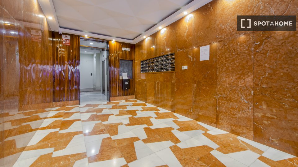 Double room Madrid, 5 beds, 120m² — photo 13