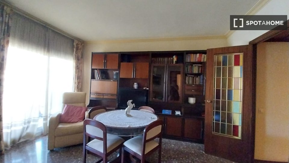 Apartment Barcelona, 4 beds, 85m² — photo 14