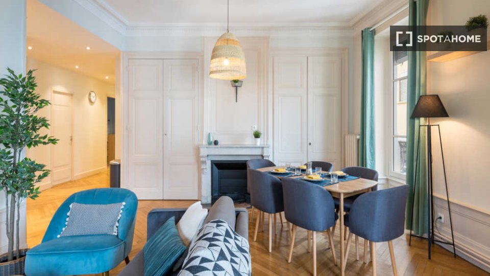 Double room Lyon, 5 beds, 150m² — photo 13