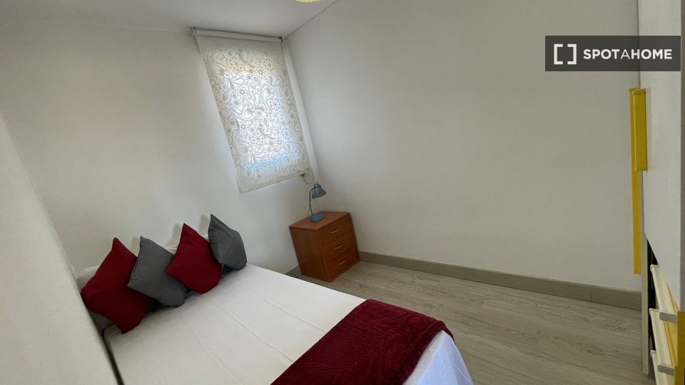 Double room Madrid, 2 beds — photo 7