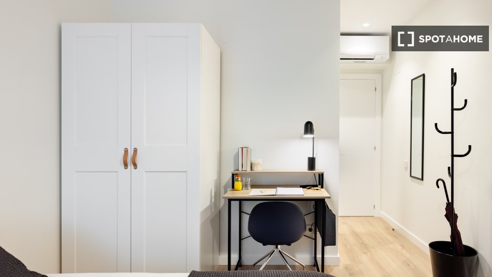 Double room Barcelona, 12 beds, 360m² — photo 9