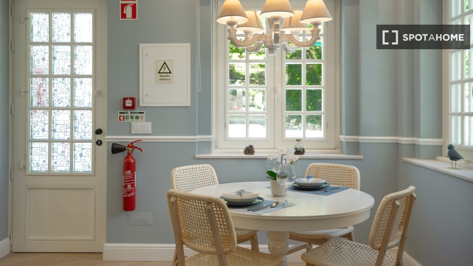 Apartment Lisbon, 2 beds, 85m² — photo 7
