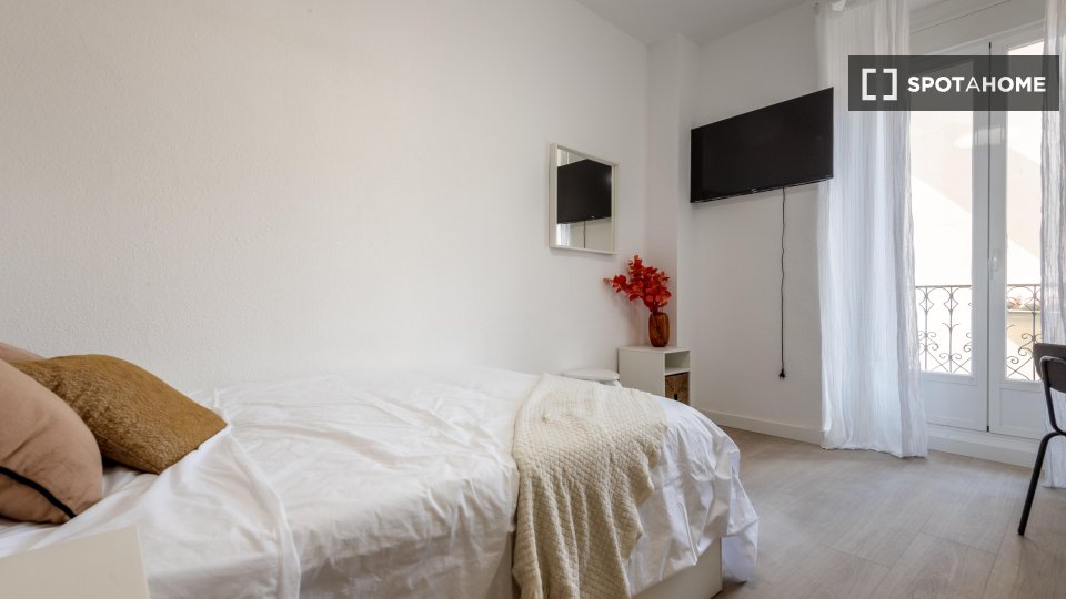 Double room Madrid, 5 beds — photo 28
