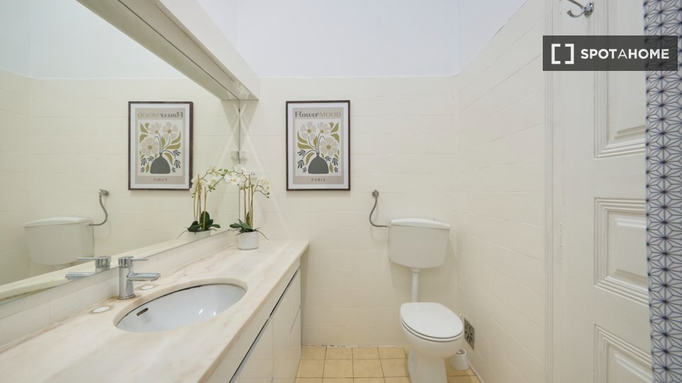 Double room Lisbon, 9 beds — photo 46