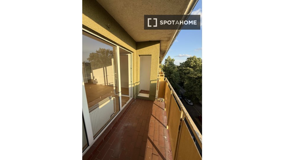 Double room Berlin, 3 beds, 78m² — photo 2