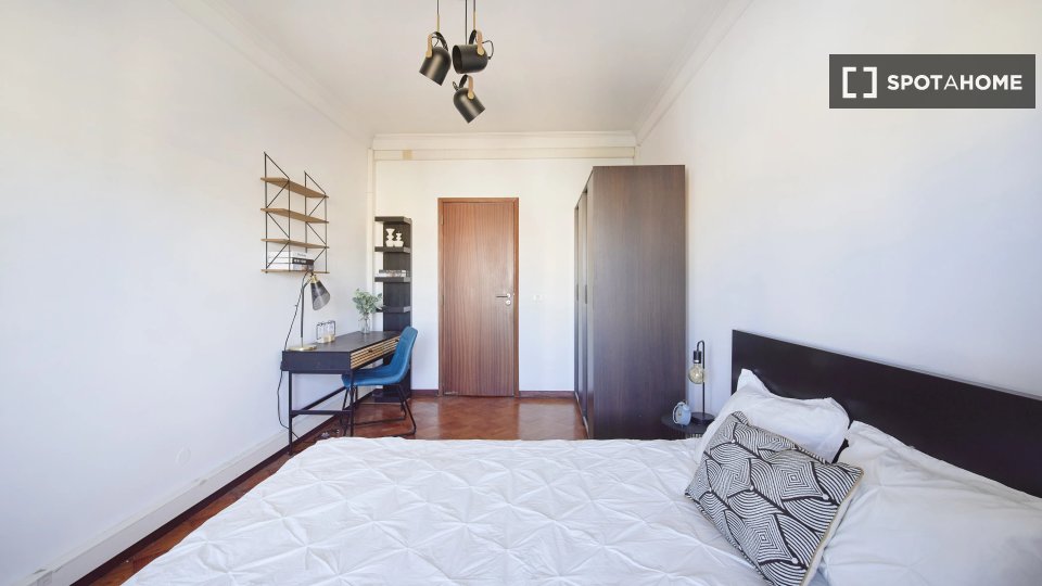 Double room Lisbon, 6 beds — photo 13