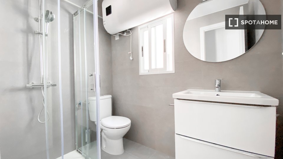 Double room Valencia, 5 beds, 110m² — photo 2