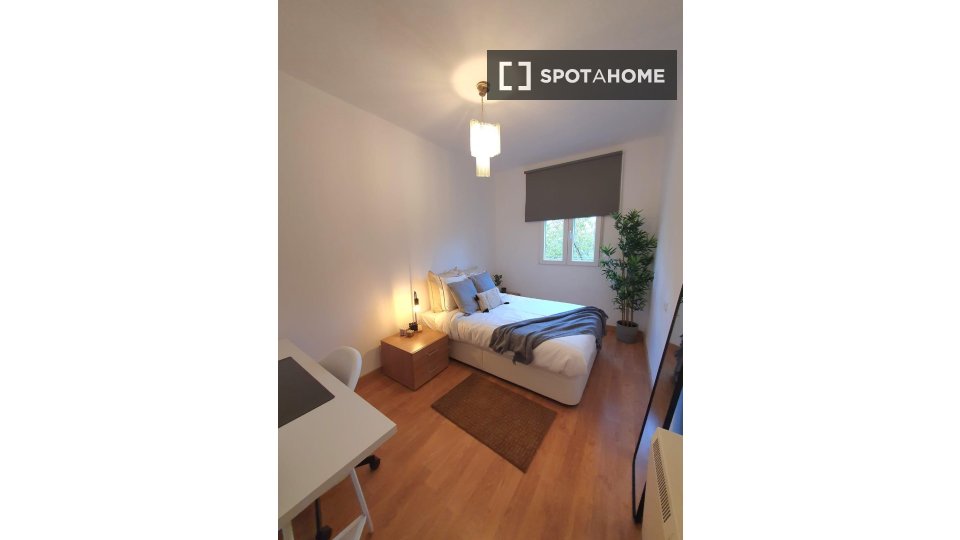 Double room Madrid, 3 beds — photo 40