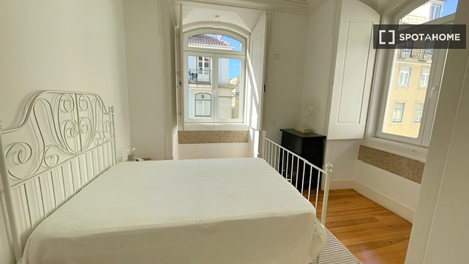Apartment Lisbon, 2 beds, 104m² — photo 1